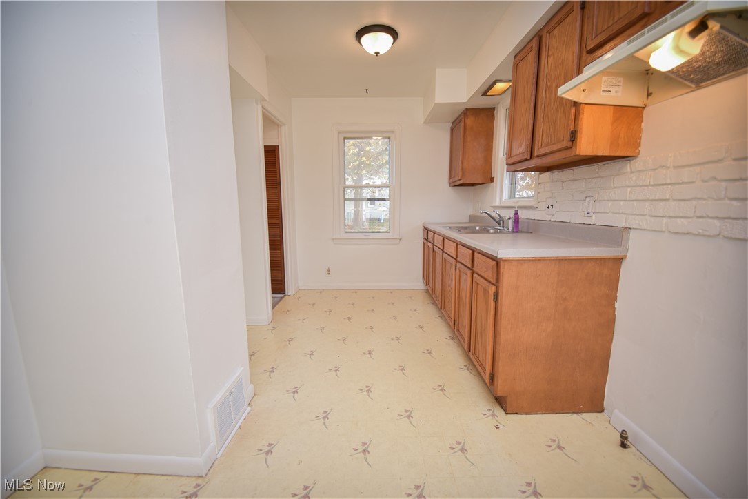 2901 Ralph Avenue Cleveland, OH 44109 - Photo 7 of 48 Gallery Image 7