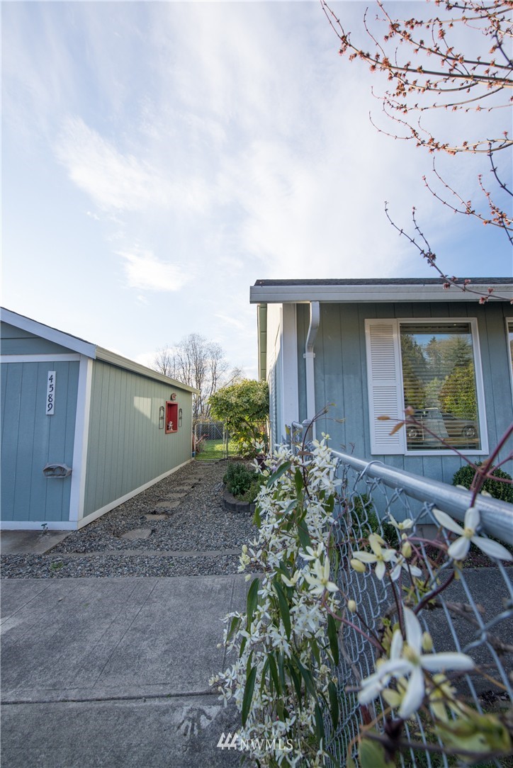 4589 Southeast Horstman Road Port Orchard, WA 98366 - Photo 4 of 24 Gallery Image 4