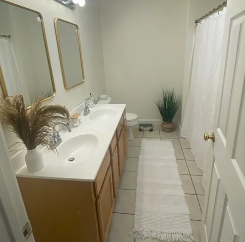 $2,650 | 754 Hood Street, Unit 1, Fall River, MA 02720