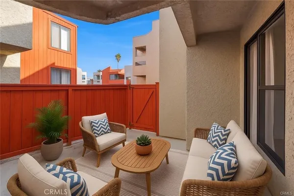 $395,000 | 7211 Cozycroft Avenue, Unit 19, Winnetka, CA 91306