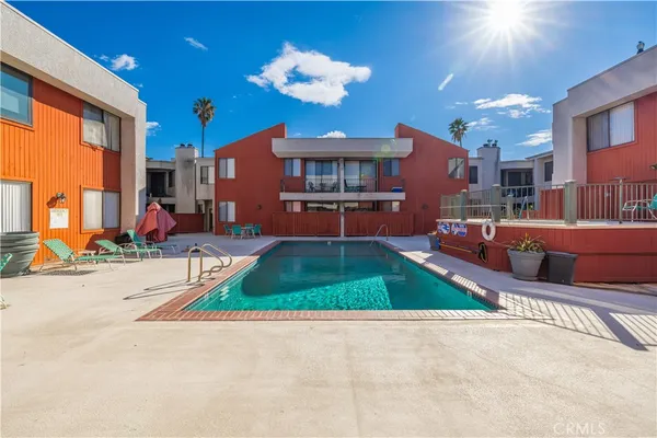 $395,000 | 7211 Cozycroft Avenue, Unit 19, Winnetka, CA 91306