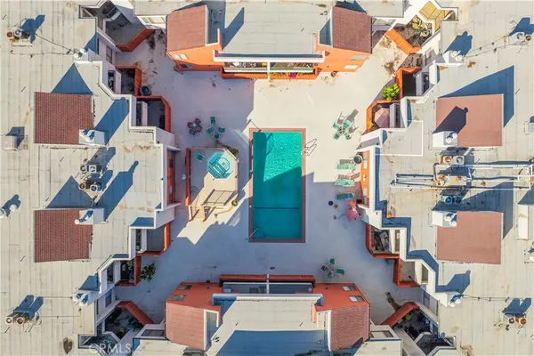 $395,000 | 7211 Cozycroft Avenue, Unit 19, Winnetka, CA 91306