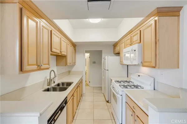$395,000 | 7211 Cozycroft Avenue, Unit 19, Winnetka, CA 91306