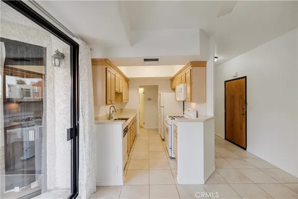 $395,000 | 7211 Cozycroft Avenue, Unit 19, Winnetka, CA 91306