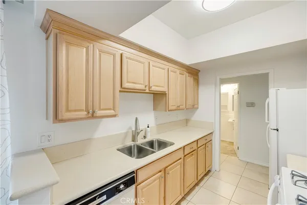 $395,000 | 7211 Cozycroft Avenue, Unit 19, Winnetka, CA 91306