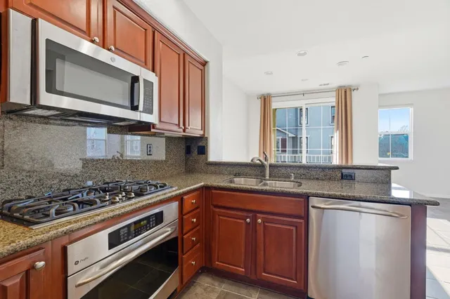 $1,475,000 | 189 Bedford Loop, Mountain View, CA 94043