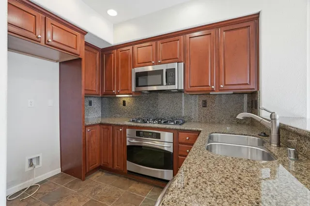 $1,475,000 | 189 Bedford Loop, Mountain View, CA 94043