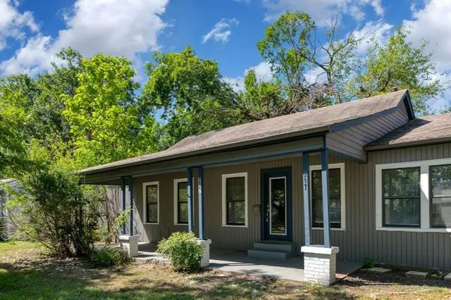 $1,600 | 207 Hackberry Street, Terrell, TX 75160