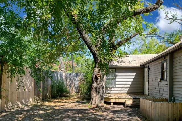 $1,600 | 207 Hackberry Street, Terrell, TX 75160