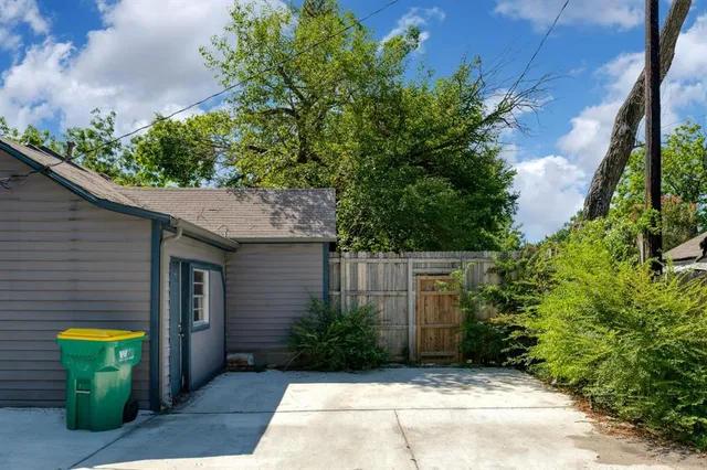 $1,600 | 207 Hackberry Street, Terrell, TX 75160