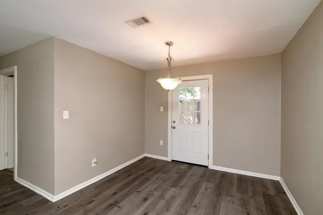 $1,600 | 207 Hackberry Street, Terrell, TX 75160