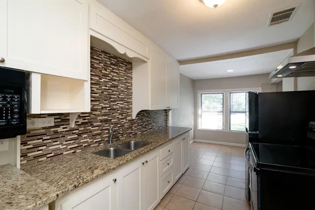 $1,600 | 207 Hackberry Street, Terrell, TX 75160