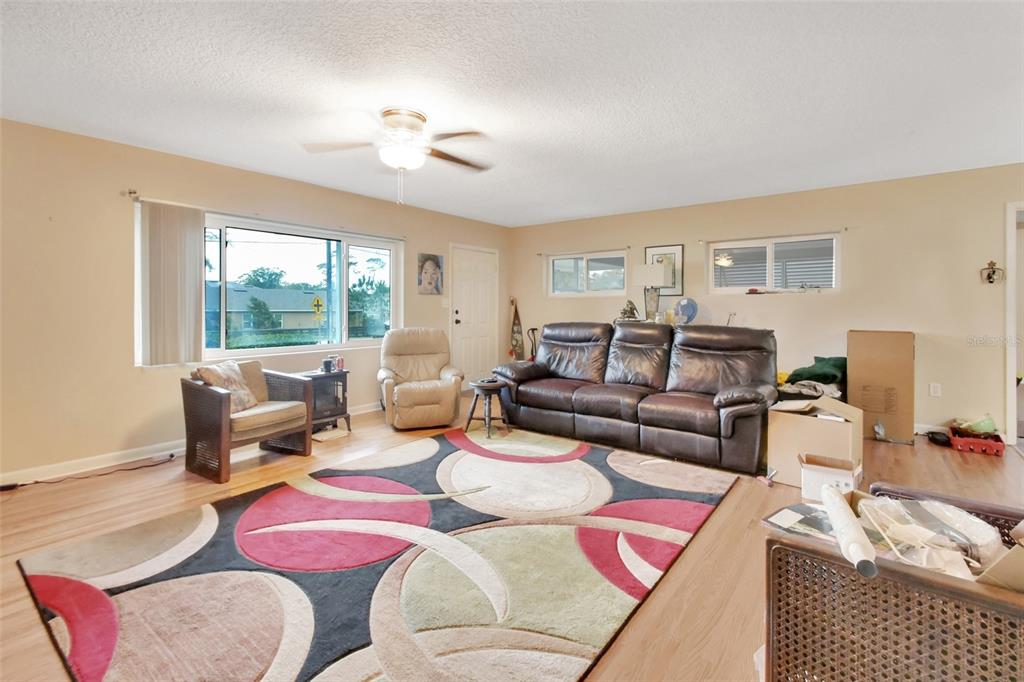 307 South Ridgewood Avenue DeLand, FL 32720 - Photo 4 of 33 Gallery Image 4