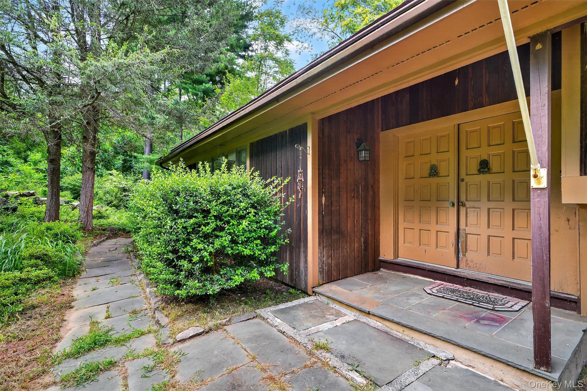 4 Cedar Hill Road Bedford, NY 10506 - Photo 4 of 50 a front view of a house with garden