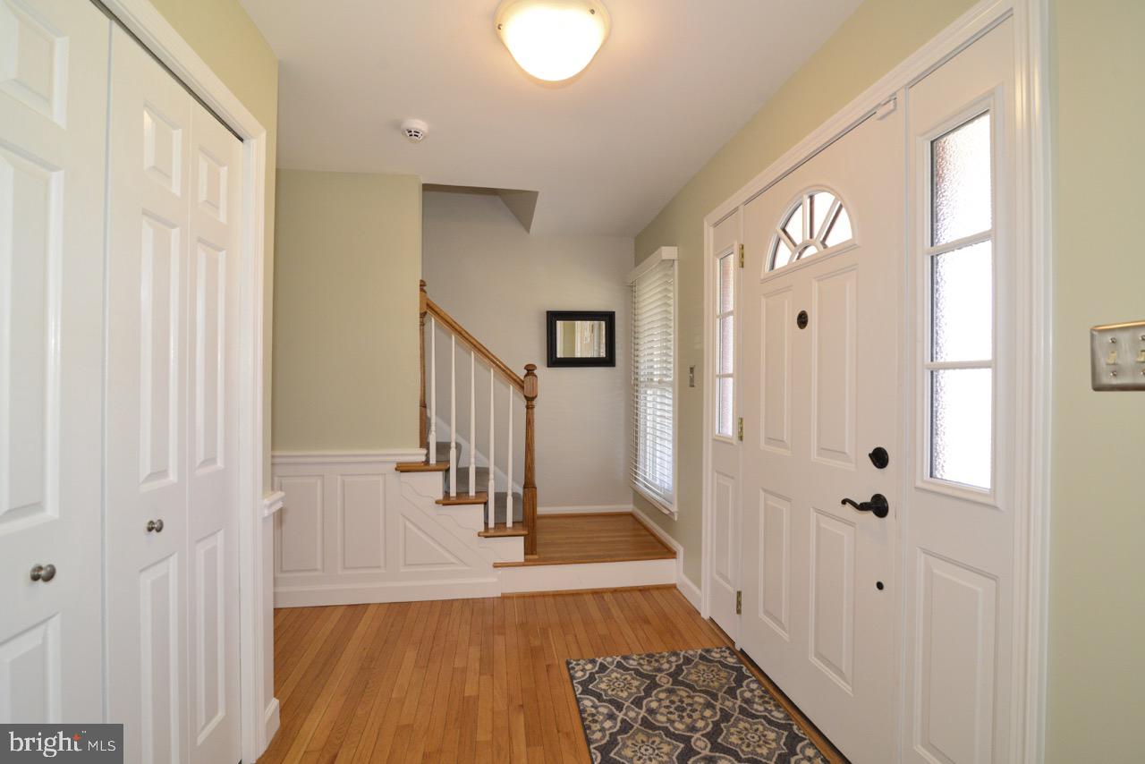 13366 Point Rider Lane Herndon, VA 20171 - Photo 2 of 40 Foyer