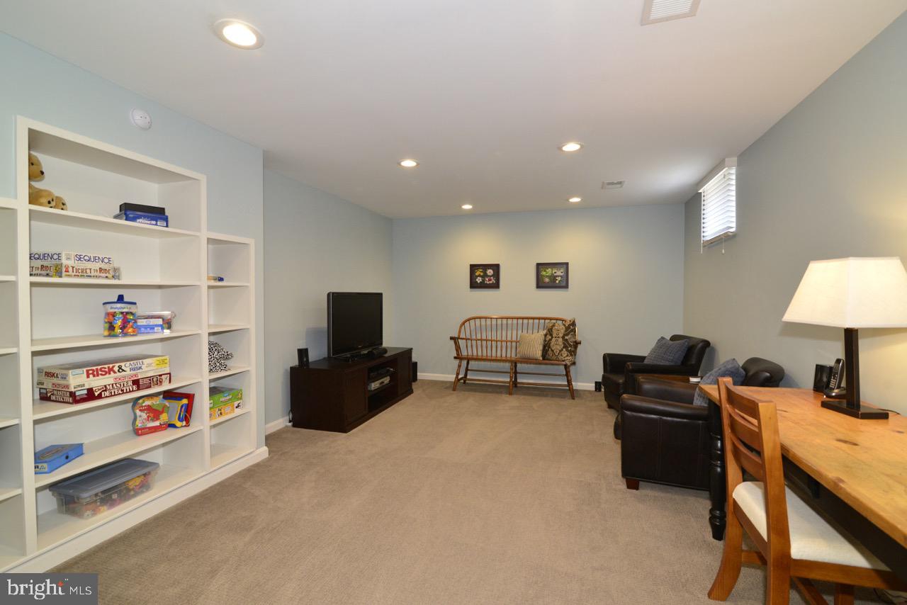 13366 Point Rider Lane Herndon, VA 20171 - Photo 26 of 40 Rec/Game Room showing More Built-ins
