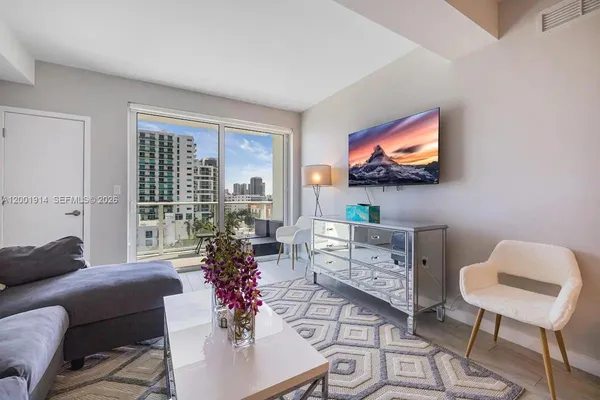 $3,500 | 321 Northeast 26th Street, Unit PH906, Miami, FL 33137