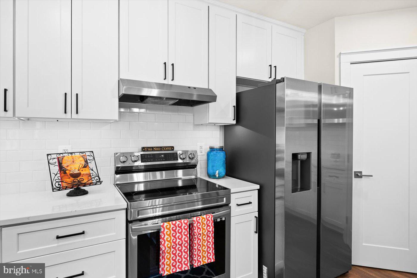 537 Monticello Circle Locust Grove, VA 22508 - Photo 20 of 107 a kitchen with stainless steel appliances granite countertop a refrigerator stove and sink