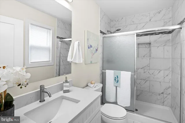 an aerial view of residential house with outdoor space and lake view