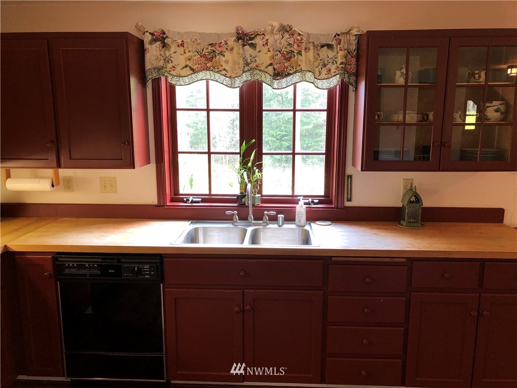 18232 Dubuque Road Snohomish, WA 98290 - Photo 6 of 40 Gallery Image 6