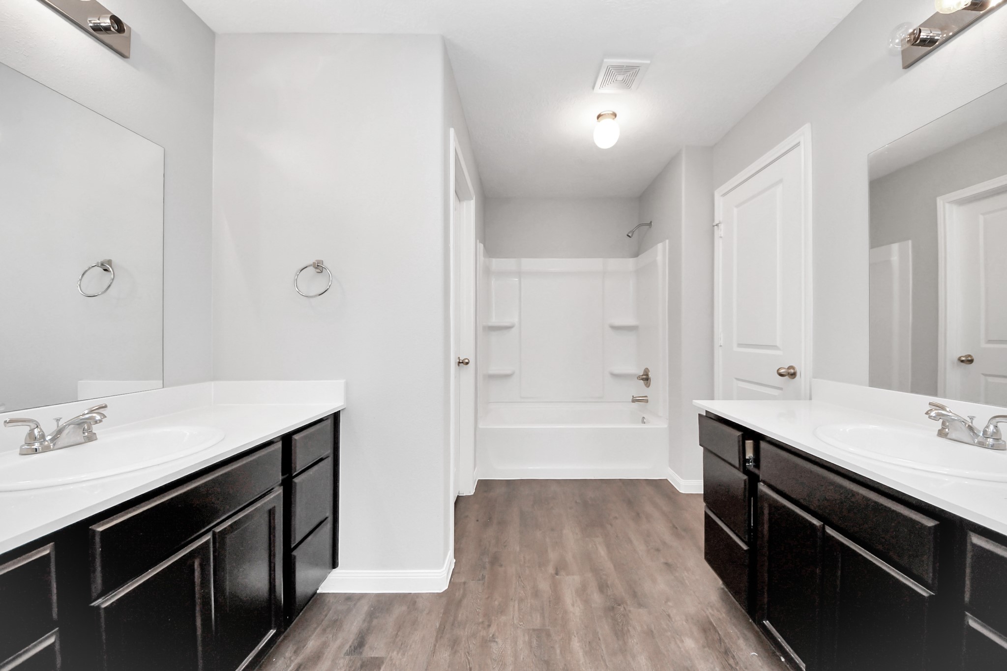 696 Road 5105 Cleveland, TX 77327 - Photo 14 of 25 a view of a bathroom with a sink toilet and tub