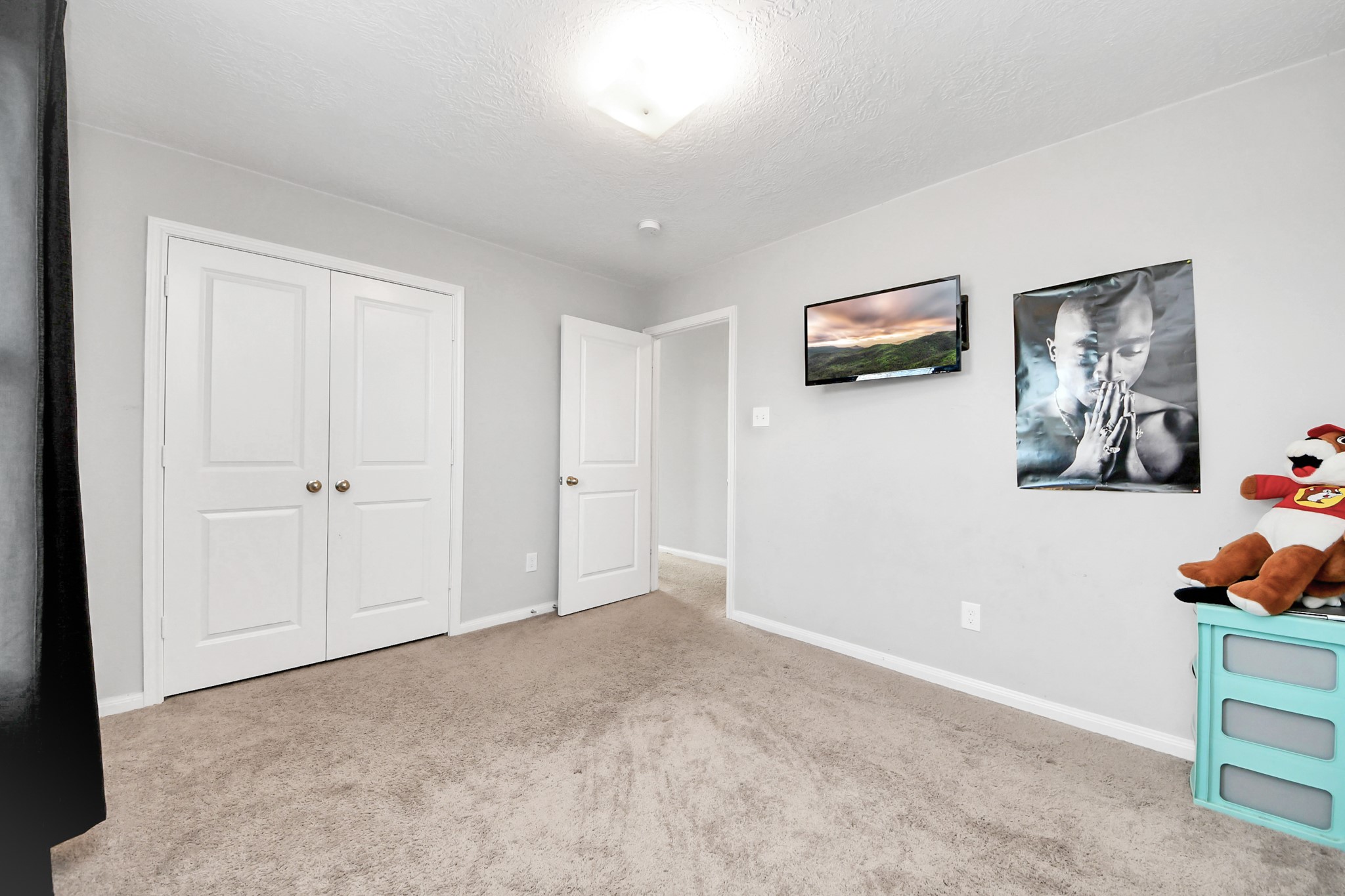 696 Road 5105 Cleveland, TX 77327 - Photo 19 of 25 a view of a livingroom with shelves