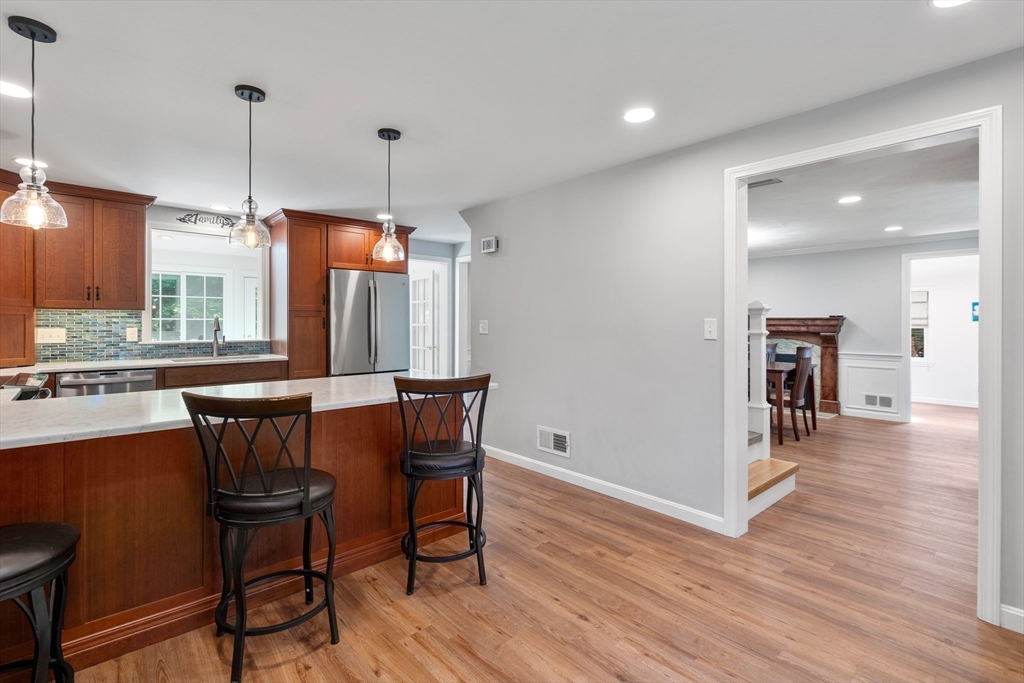 10 Barnesdale Road Natick, MA 01760 - Photo 4 of 24 Gallery Image 4