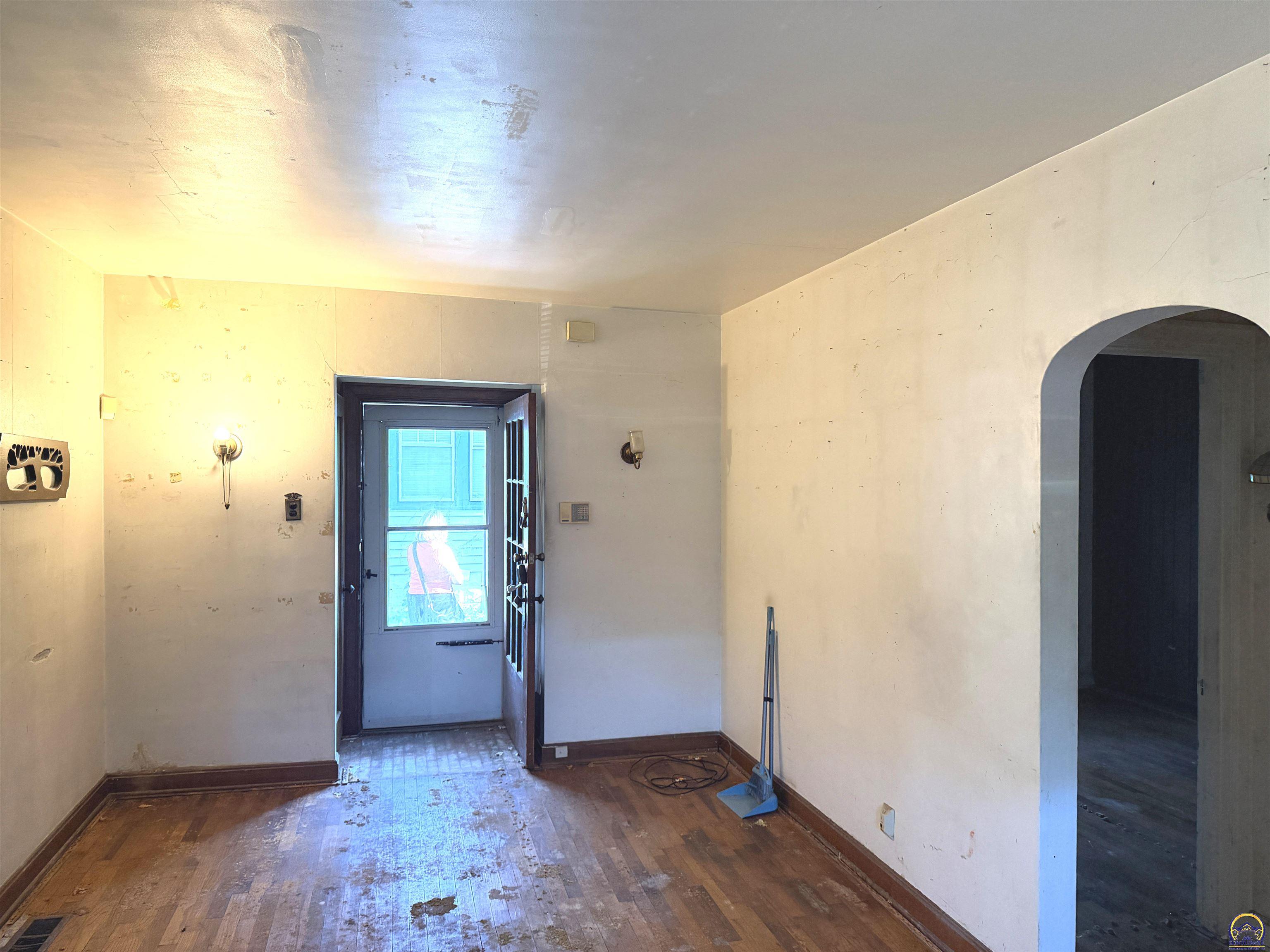941 Southwest Webster Avenue Topeka, KS 66606 - Photo 7 of 14