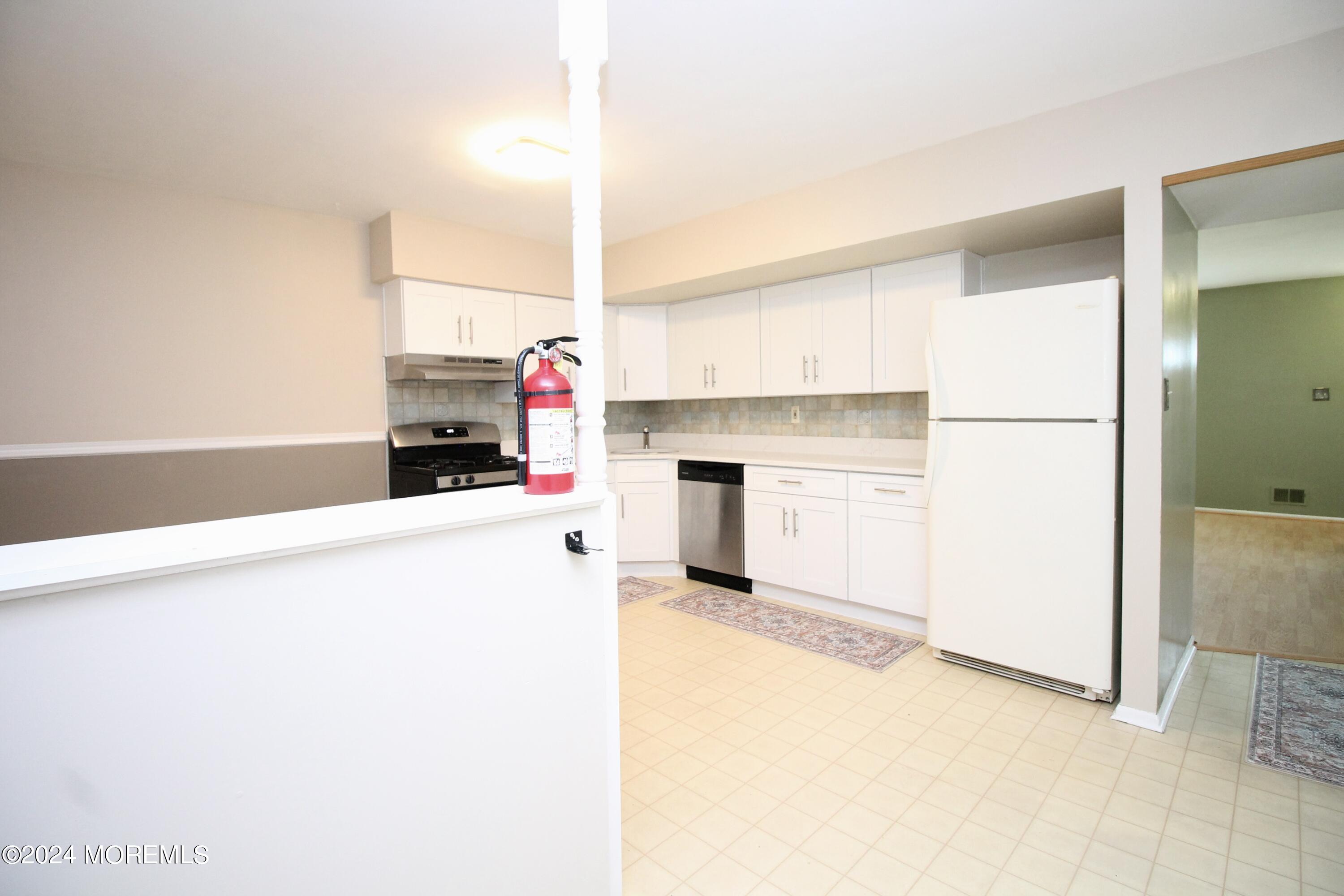 125 Creek Road, Unit 517 Brick, NJ 08724 - Photo 11 of 32 88930E8B-6070-47DF-977C-3461292A3EFB_1_2