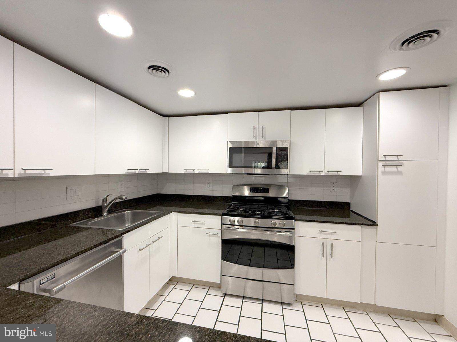 606 Cooper Landing Road, Unit B2F Cherry Hill, NJ 08002 - Photo 4 of 14 Gallery Image 4