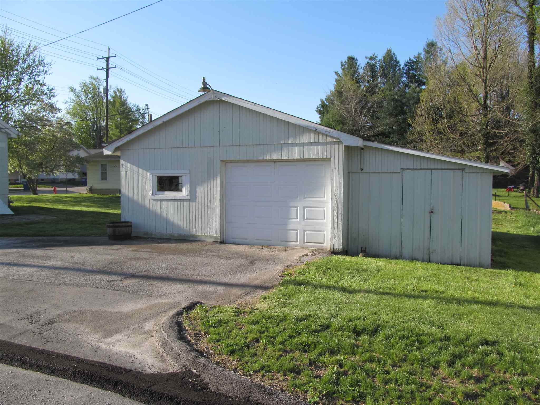 1001 R Street Bedford, IN 47421 - Photo 3 of 26 Gallery Image 3