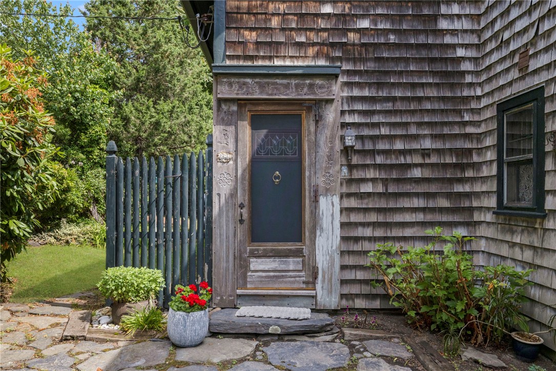 856 North Main Road Jamestown, RI 02835 - Photo 6 of 49