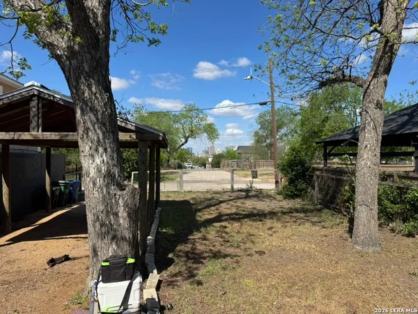 $1,695 | 511 North Monumental Street, San Antonio, TX 78202