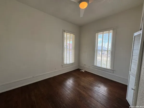 $1,695 | 511 North Monumental Street, San Antonio, TX 78202