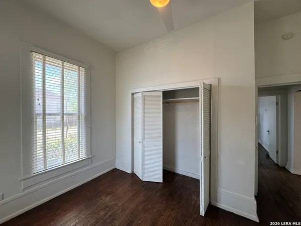 $1,695 | 511 North Monumental Street, San Antonio, TX 78202