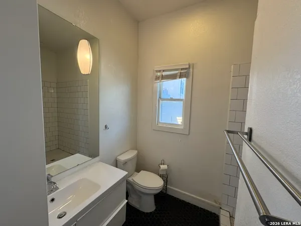 $1,695 | 511 North Monumental Street, San Antonio, TX 78202