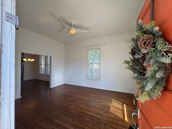 $1,695 | 511 North Monumental Street, San Antonio, TX 78202