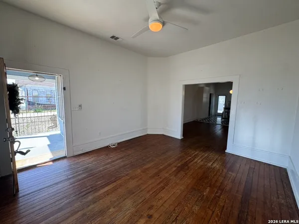 $1,695 | 511 North Monumental Street, San Antonio, TX 78202