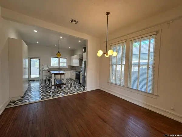 $1,695 | 511 North Monumental Street, San Antonio, TX 78202