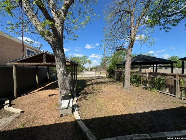 $1,695 | 511 North Monumental Street, San Antonio, TX 78202