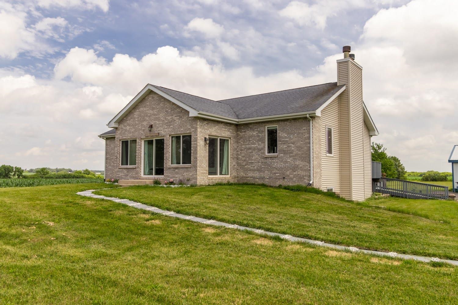 16649 Beaverton Road Capron, IL 61012 - Photo 2 of 48