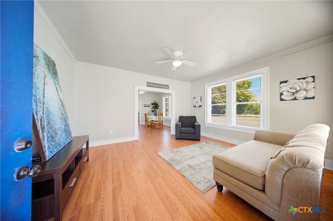 1202 South 7th Street Temple, TX 76504 - Photo 4 of 33 Living Room from Front Entry