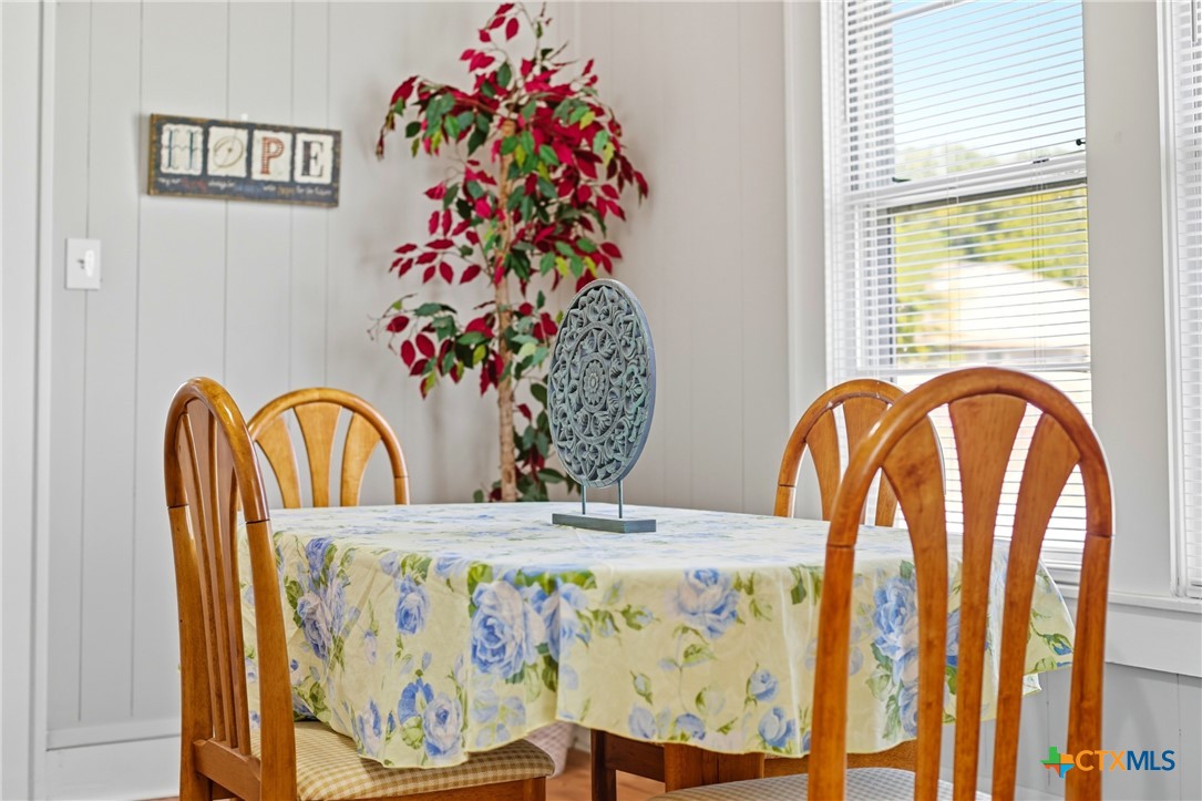 1202 South 7th Street Temple, TX 76504 - Photo 7 of 33 Dining Room