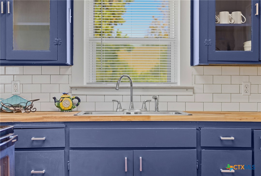 1202 South 7th Street Temple, TX 76504 - Photo 9 of 33 Kitchen