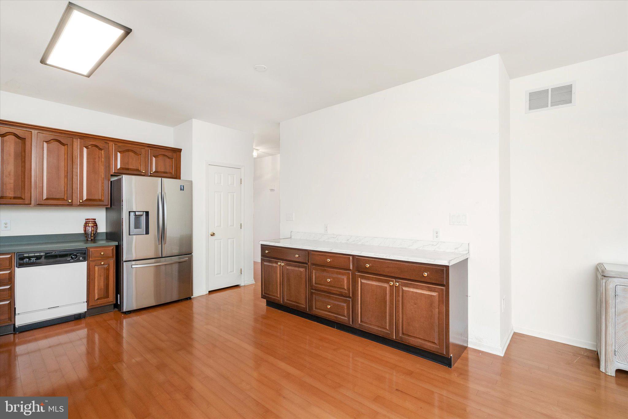 19 Stanford Road East Pennington, NJ 08534 - Photo 3 of 41 Gallery Image 3