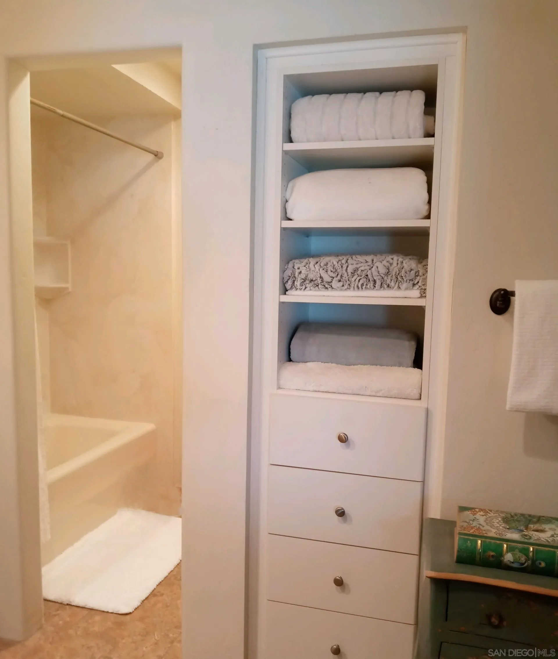 2003 Costa Del Mar Road, Unit 692 Carlsbad, CA 92009 - Photo 23 of 42 a view of living room