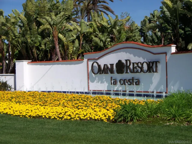 a view of front of house with a fountain