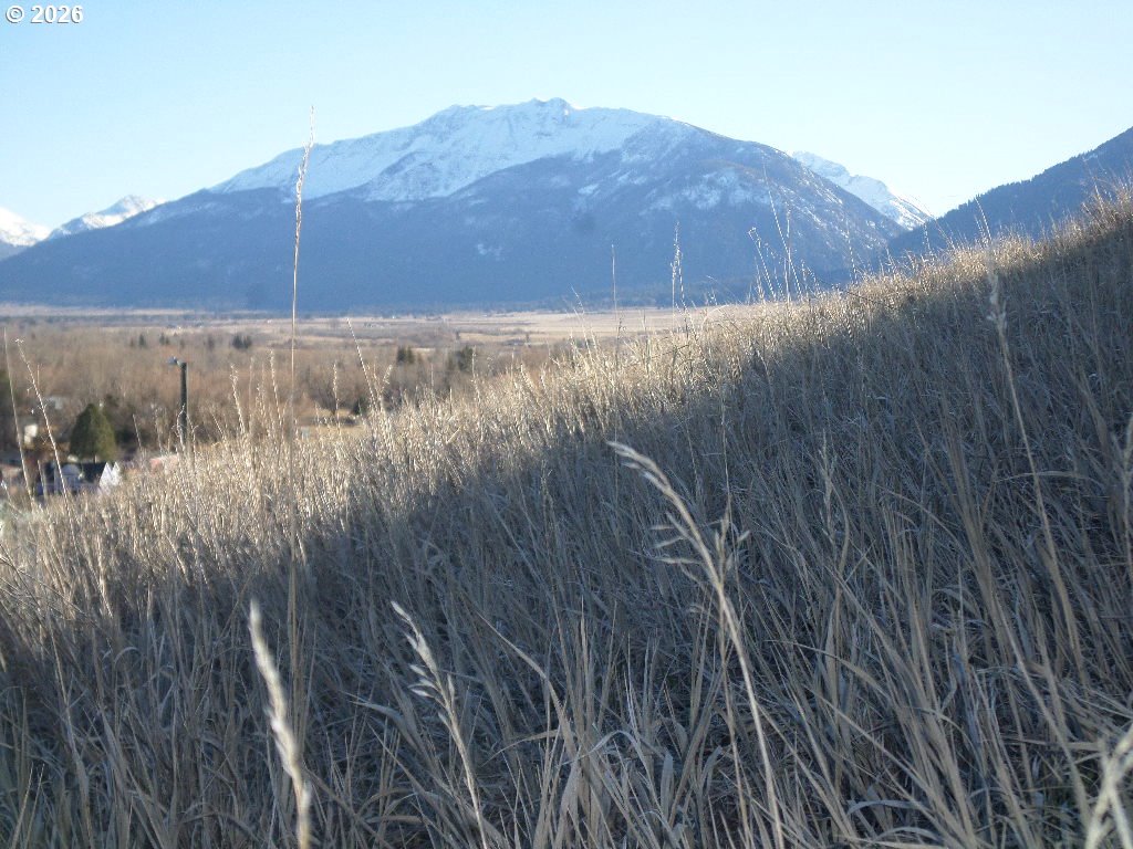 0 Autim Enterprise, OR 97828 - Photo 1 of 5 a view of a dry yard with wooden fence