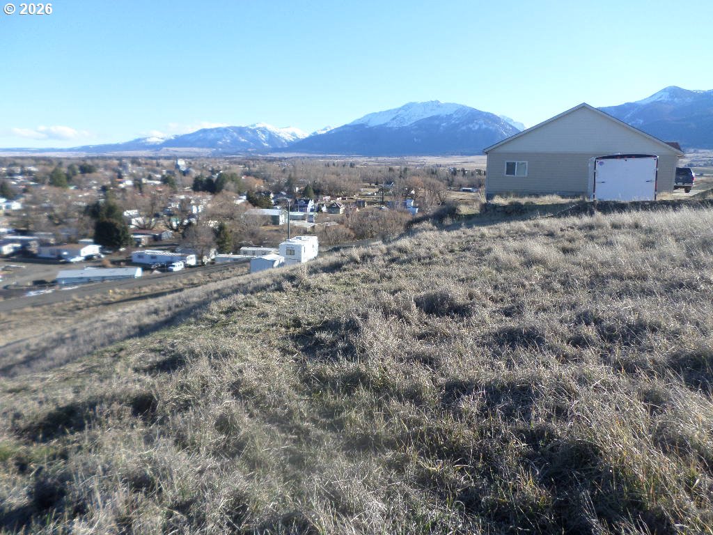 0 Autim Enterprise, OR 97828 - Photo 2 of 5 a view of a house with a yard