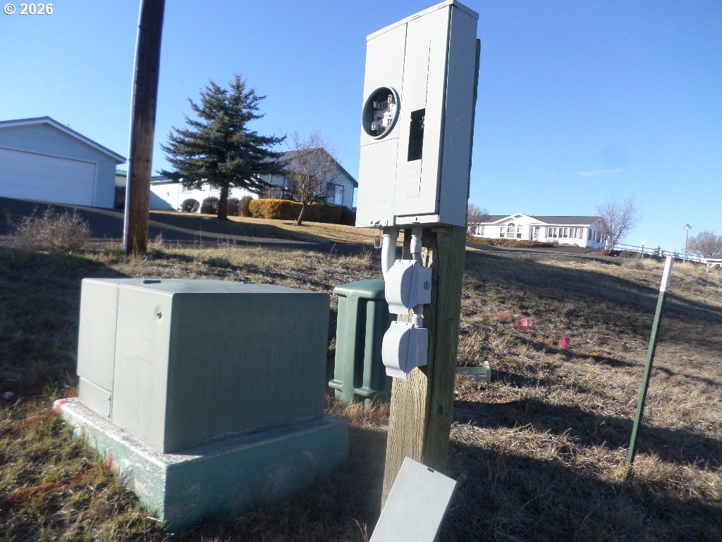 0 Autim Enterprise, OR 97828 - Photo 4 of 5 a stove top oven sitting inside of a kitchen